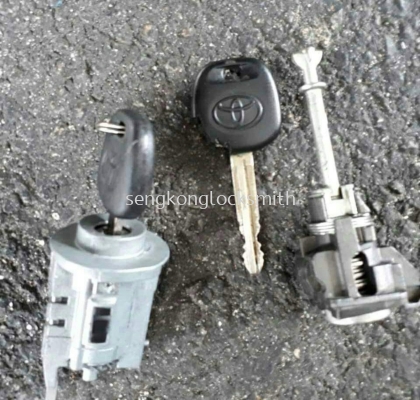 repair Toyota car lock