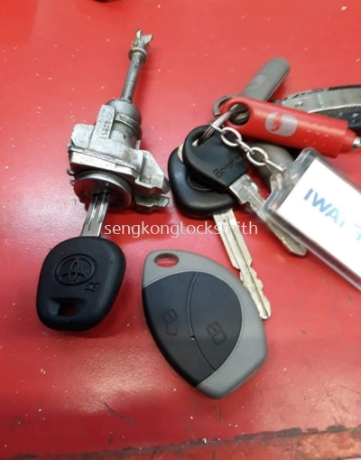 repair Toyota car lock