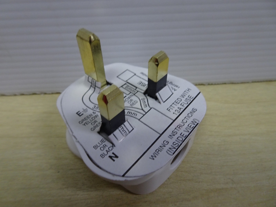 UMS PT130R-S 13AMP 3-FLAT PIN PLUG TOP (W/SIRIM) (20 PCS/BOX)