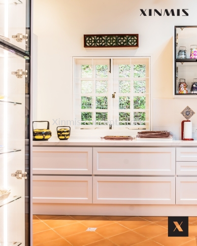 White Classic Door Aluminium Kitchen 