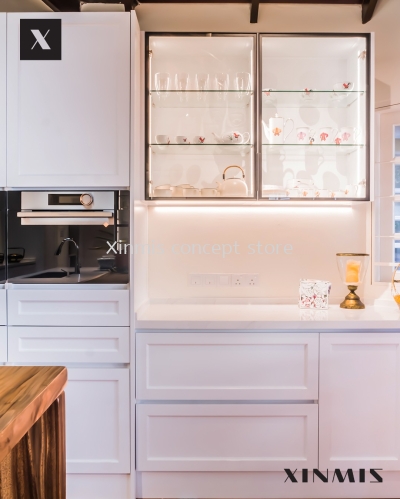 White Classic Door Aluminium Kitchen 