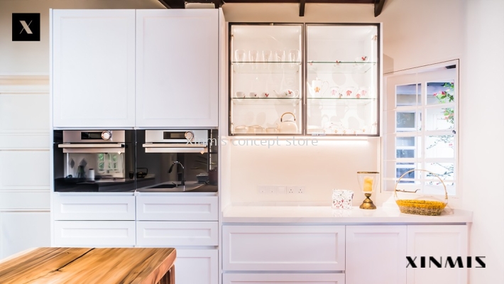 White Classic Door Aluminium Kitchen 