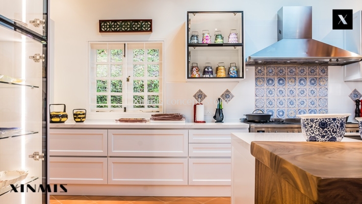 White Classic Door Aluminium Kitchen 