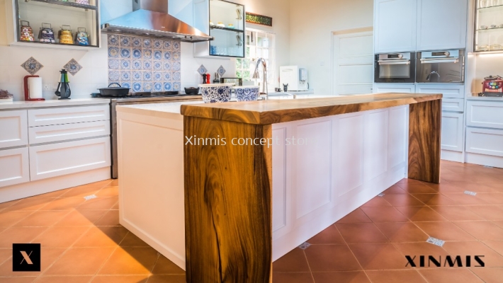 White Classic Door Aluminium Kitchen 