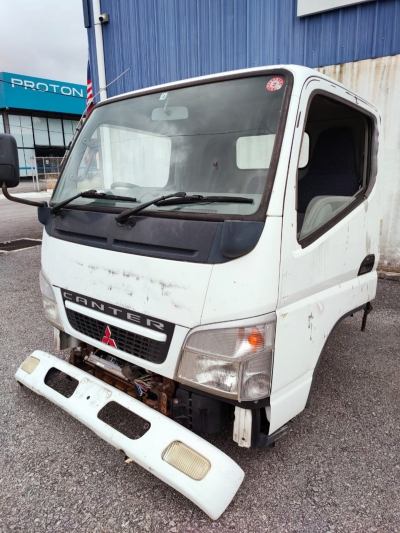 Mitsubishi Fuso Fe71 Cabin