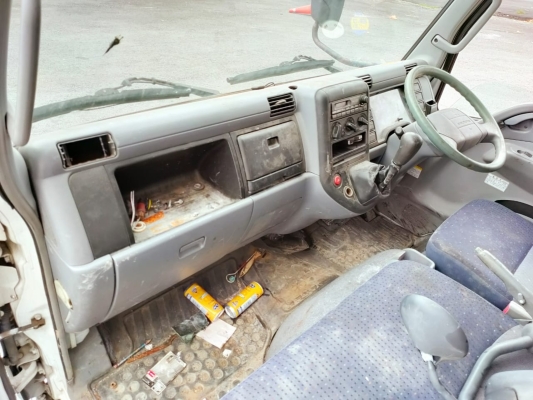 Mitsubishi Fuso Fe71 Cabin