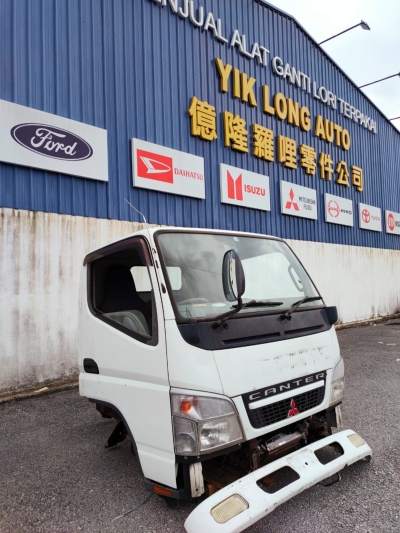 Mitsubishi Fuso Fe71 Cabin