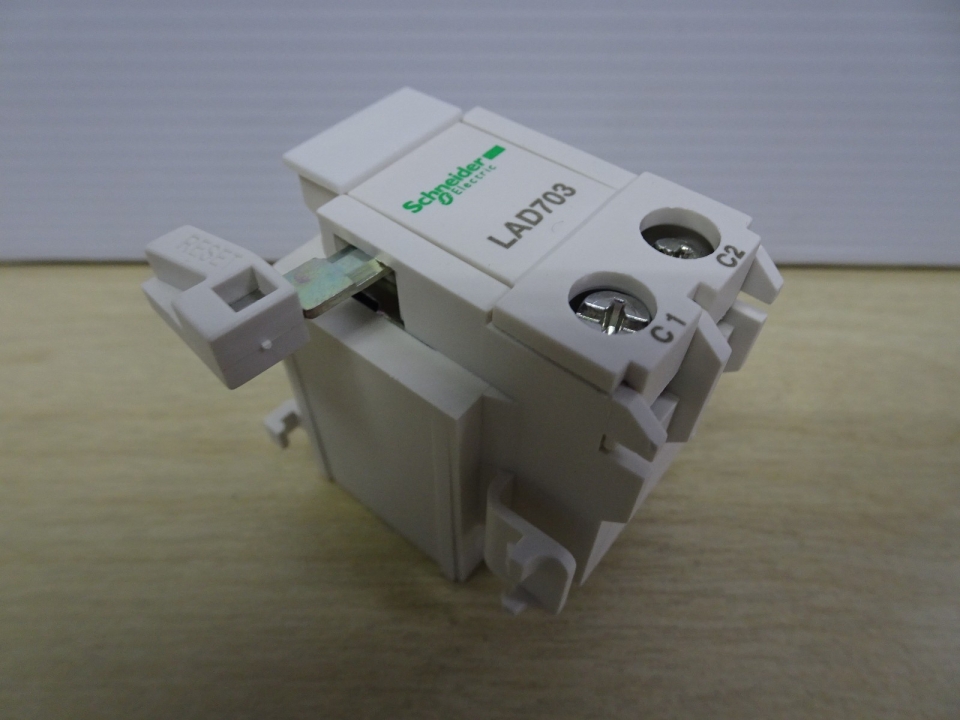 SCHNEIDER THERMAL OVERLOAD RELAY LAD703M TESYS-034715 (220V AC/DC 50/60HZ)