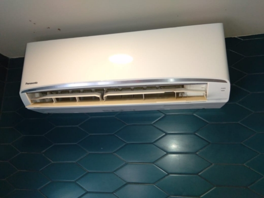 Cheras area Aircond wall mounted full chemical cleaning service with top up gas R410gas 