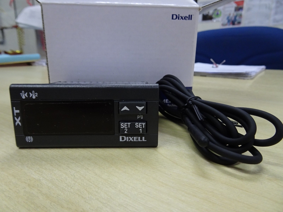 DIXELL XT121C-5C1TU DIGITAL THERMOSTAT C/W BUZZER (230V) C/W NG6P-1.5M NTC PROBE