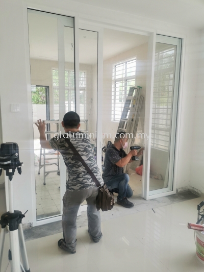 aluminium ( p/c white + clear glass) @Jalan Senaging 5/17B, Bandar Tasik Senaging, Mantin