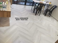 RB704 - FROST OAK