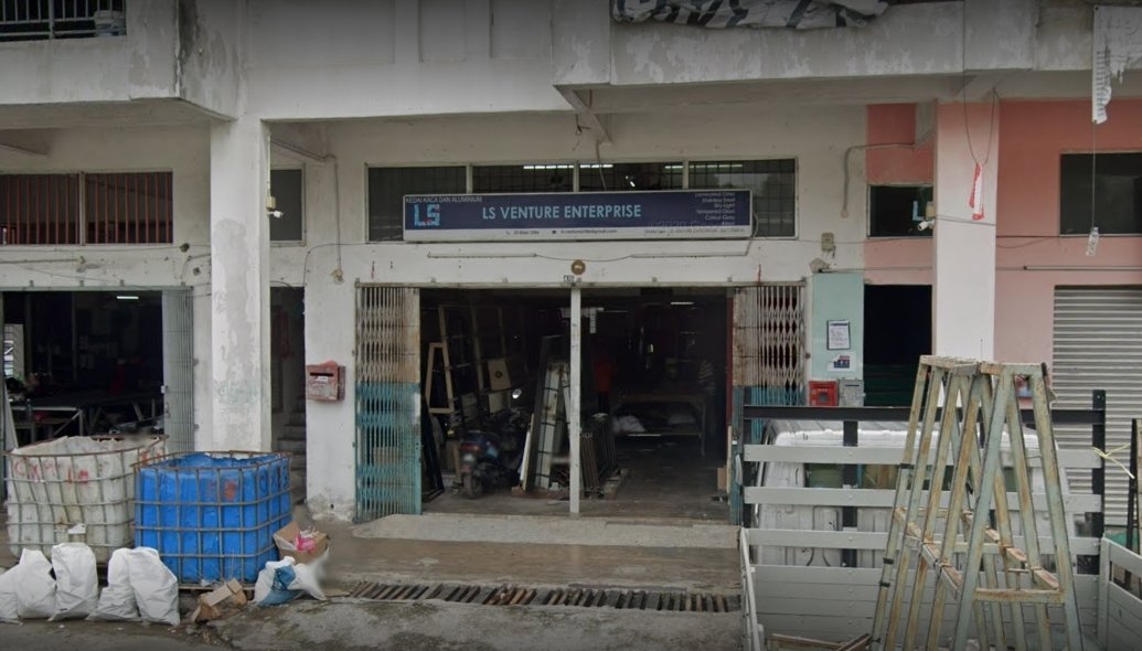 Reka Bentuk & Kontraktor Almari Baju Adat Di  Puchong  - LS Venture Enterprise Kerja Menbuat Perabot Bina Dalam Di Selangor / Klang / Lembah Klang / Kuala Lumpur Perabot Built-in - Kabinet Baju & Almari Tersuai Senarai Pedagang