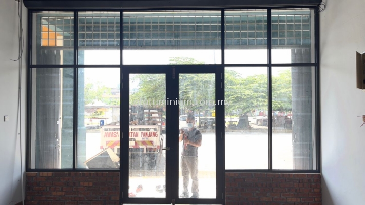 aluminium shopfront( MB + clear glass) +double swing door@persiaran Impian, Taman Impian Ehsan.,Balakong 