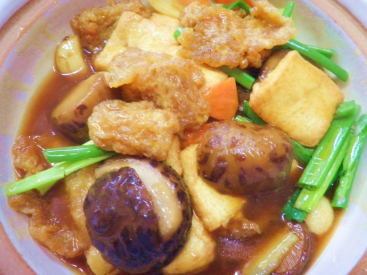 Bean Curd with fish puffs and Mushroom