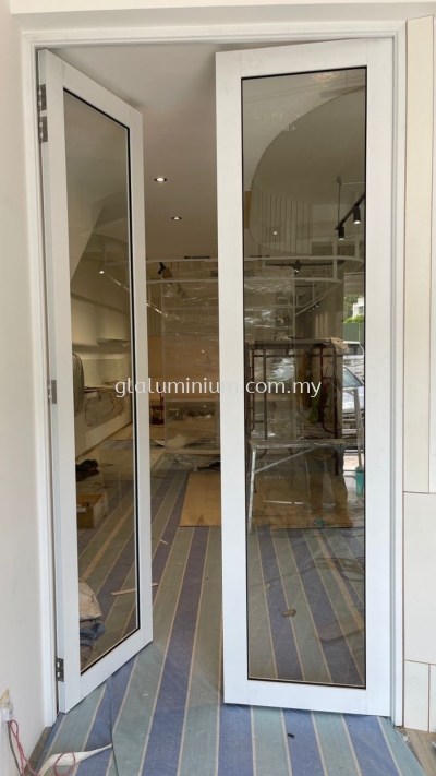 aluminium 1 6/8"x 3" Powder coated (White) + swing door + 8mm tempered glass @jalan puteri 1/6, Puchong, Selangor 