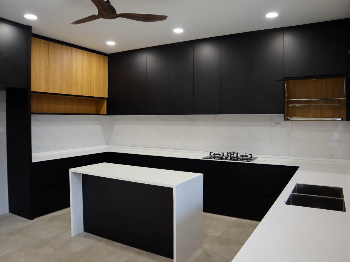 Modern White, Black & Wood Kitchen Design Interior Design Ideas - Renovation - Residential - Segamat Johor Modern White, Black & Wood Kitchen Design Interior Design Ideas - Renovation - Residential - Segamat Johor Kitchen Design Residential Design Carpentry Work - Customize Carpentry Work