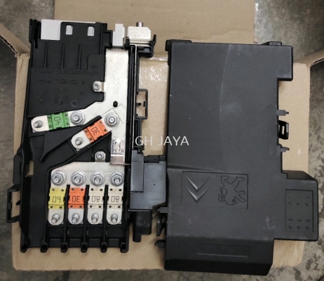 PEUGEOT 308 FUSE BOX ( UPPER BATTERY ) 