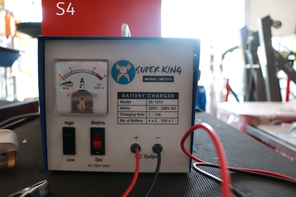 SuperKing 12V Battery Charger SK1213