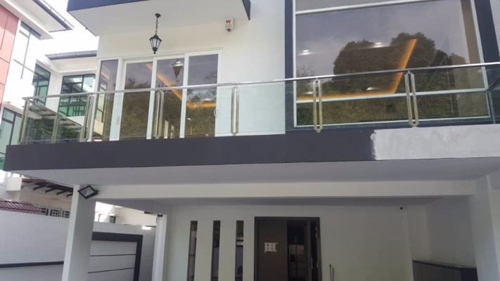 Balcony Stainless Steel Glass Fencing Kempas