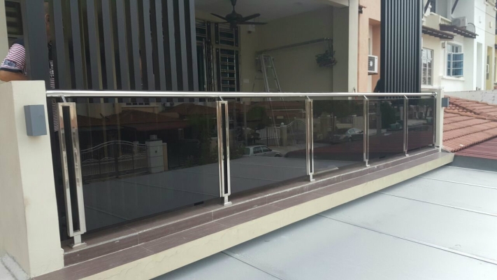 Balcony Stainless Steel Glass Fencing Kempas