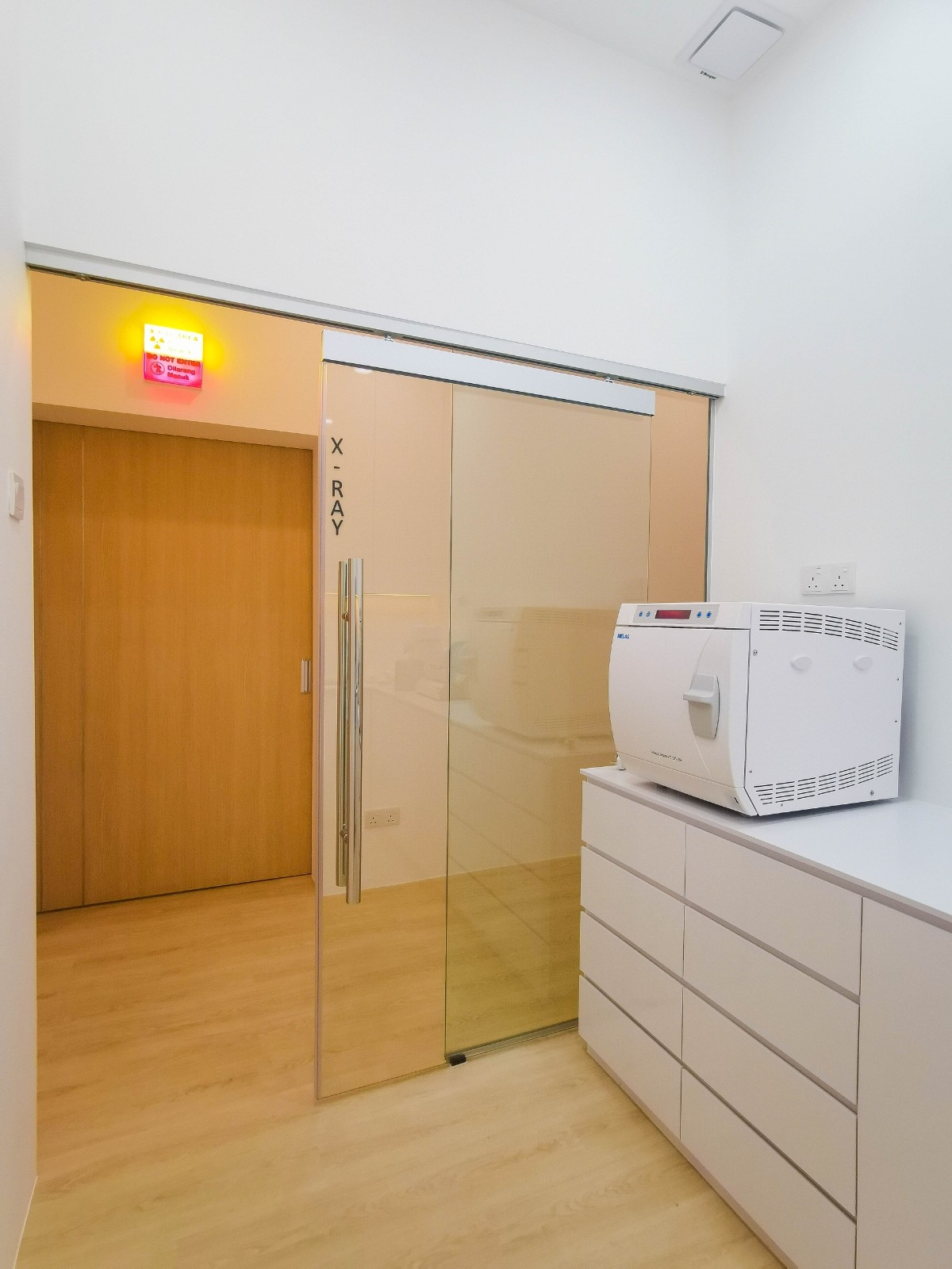 Dental Clinic Sliding Door Room Design Ideas - JB Interior Design Customized Furniture Renovation Pekan Nanas, Johor Dental Clinic Design Commercial Design Interior Design