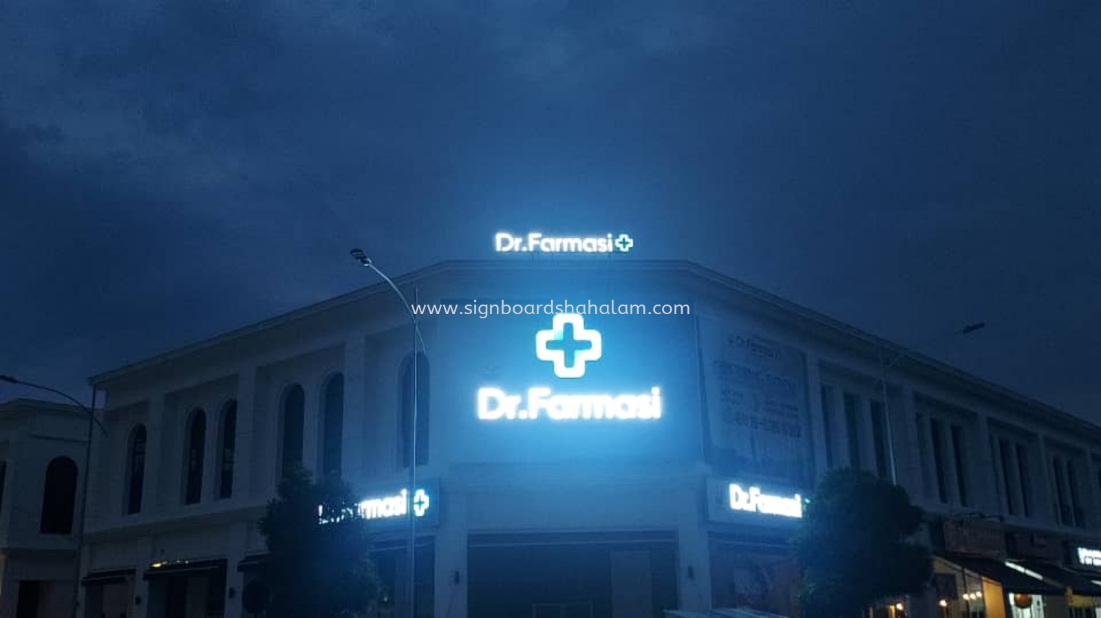 Dr. Farmasi  - Billboard with 3D Conceal LED Frontlit