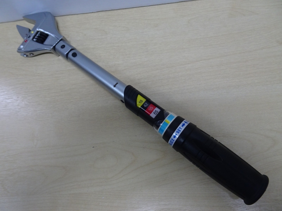 A03ACS06 (9X12) INTERCHANGEABLE HEAD ADJUSTABLE TORQUE HANDLE (17/22/26/29MM) MULTI PRE-SET TYPE