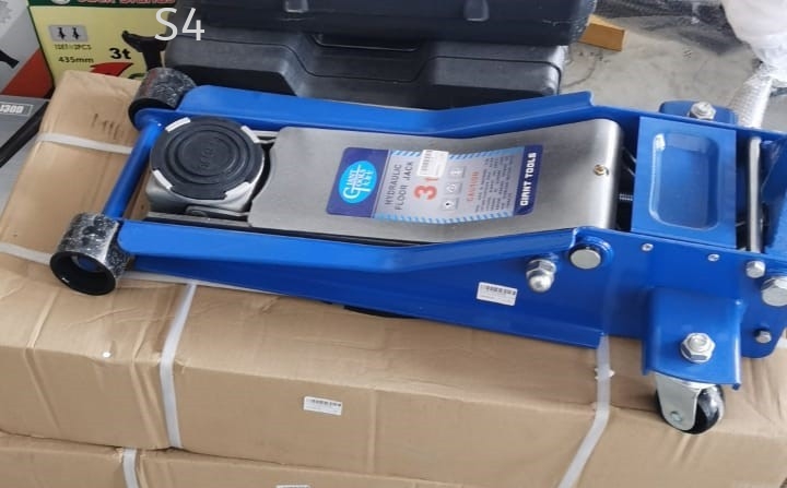 SMFTools 3 Ton Low Profile Garage Floor Jack (Import TW-GT)