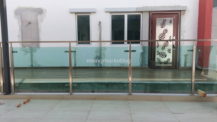 SSBR 09- Stainless Steel Railing with Tempered glass