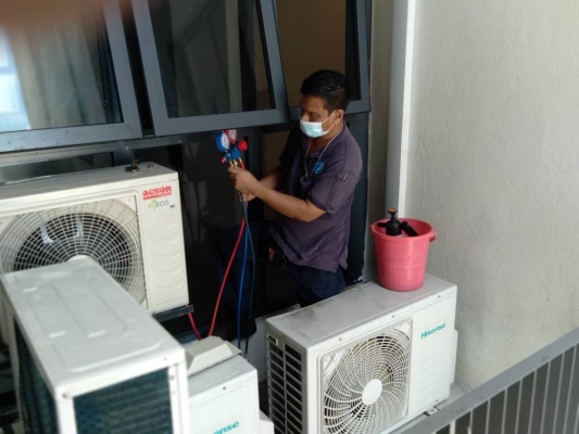 Belakong Area Aircond Wall Mounted Full Chemical Cleaning Service And Checking Gas R410