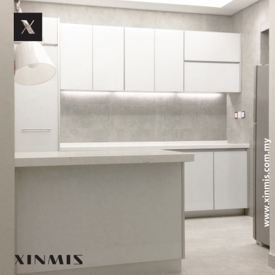 Malacca Absolute White Aluminium Kitchen Cabinet Design Sample