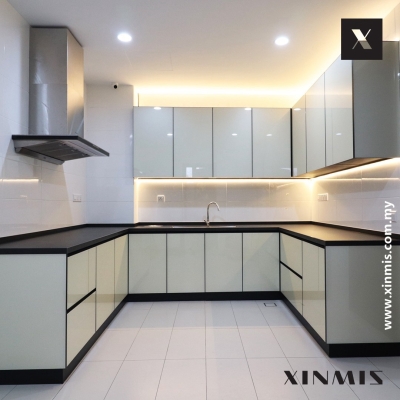 Malacca Aluminium Kitchen Cabinet Design With Lighting Sample