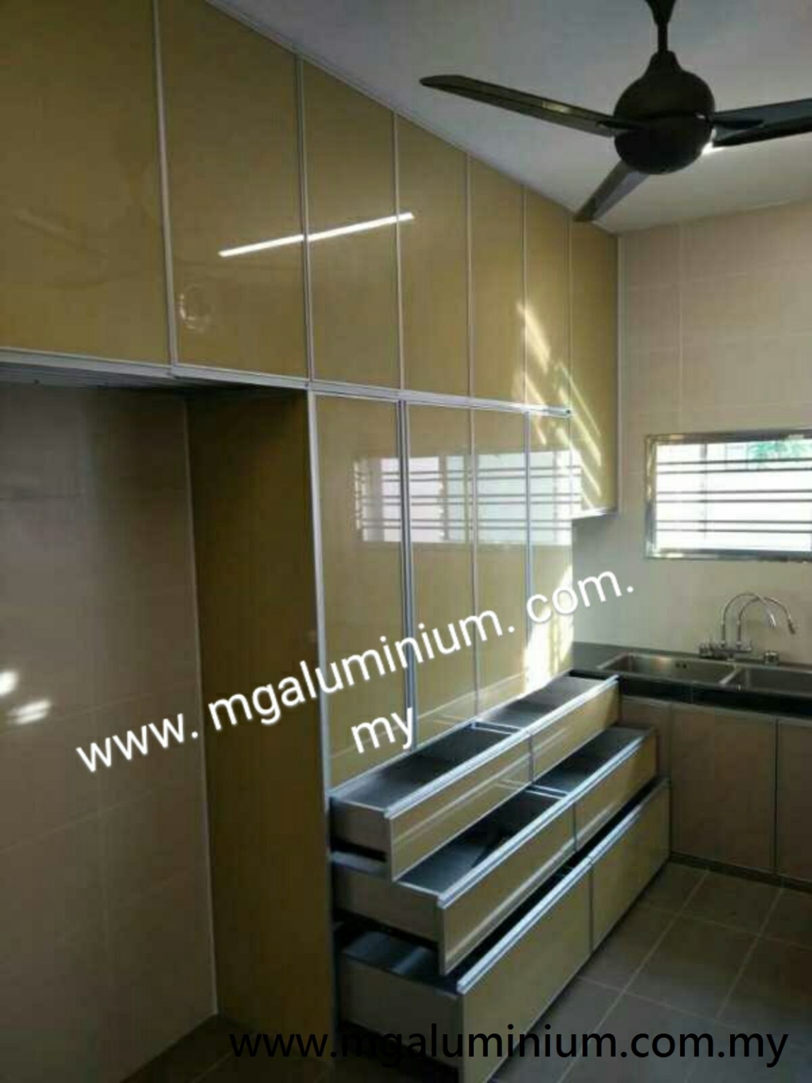 Contoh Kabinet Dapur Aluminium Di Skudai Kabinet Dapur Aluminium Yang Sesuai Di Malaysia Kabinet Dapur Rujukan Reka Bentuk UbahSuai Malaysia