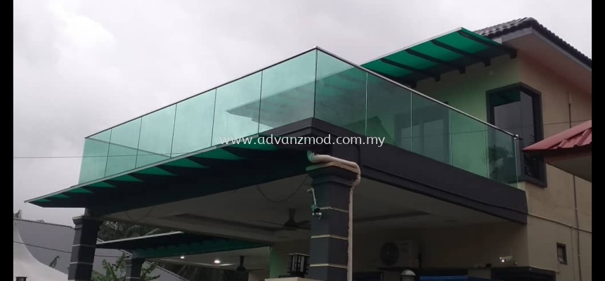 Green Tempered Glass With Stainless Steel Hand Rail 