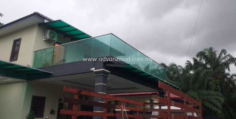 Green Tempered Glass With Stainless Steel Hand Rail 