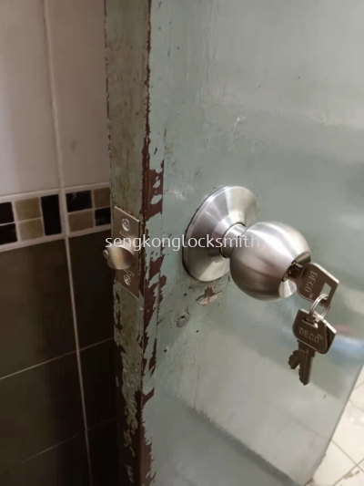 door lock replacement