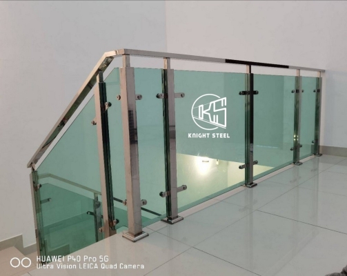 Design Of Stainless Steel With Glass Staircase Railing In Puncak Alam