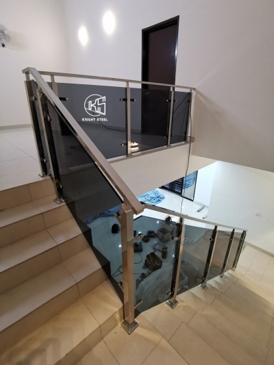 Design Of Stainless Steel With Glass Staircase Railing In Kluang