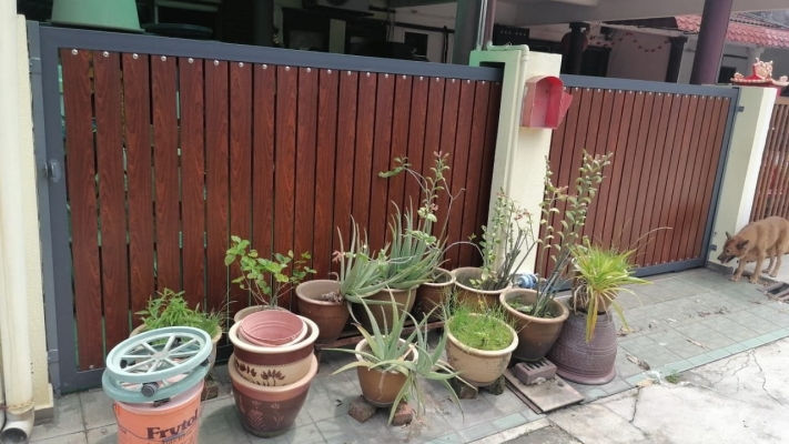 Reka Bentuk Retro Moden Pintu Pagar di Cheras, Kuala Lumpur