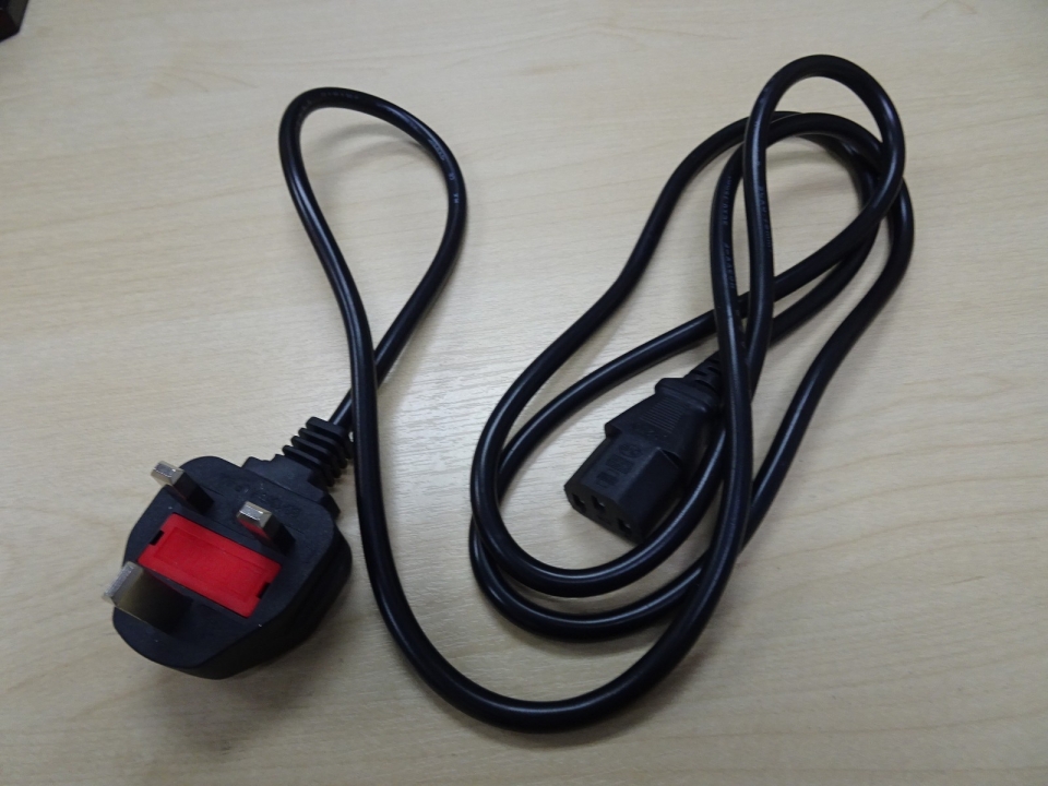 ELECTRICAL PLUG FOR VACUUM PUMP AND RECOVERY MACHINE