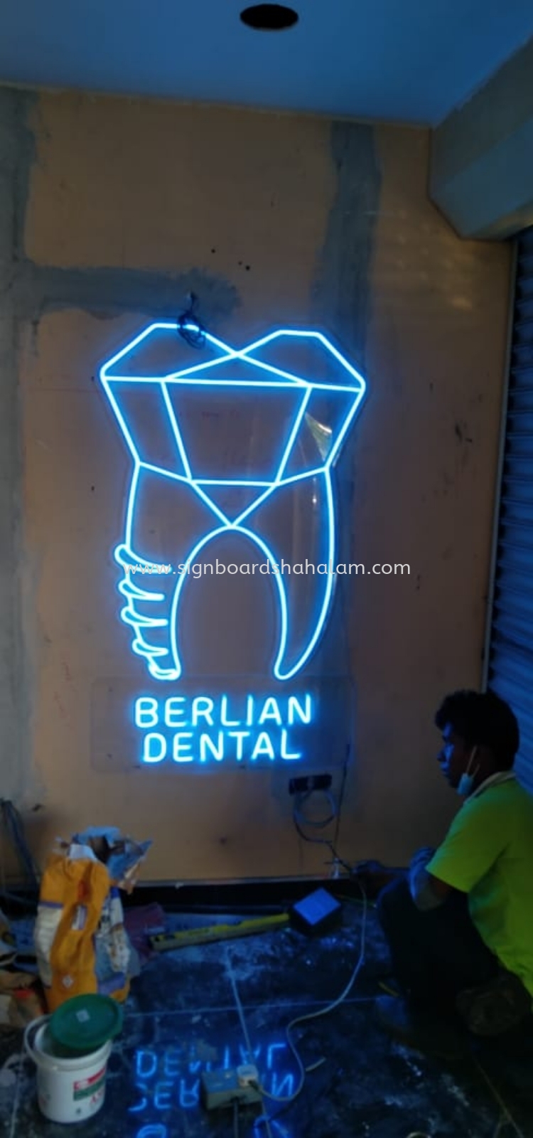 Klinik Pergigian Berlian Banting - Led Neon