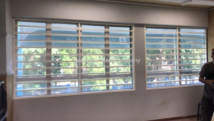 To fabrication,supply and install window grille paint @ Jalan Kristal As7/As Seksyen 7, 40000 Shah Alam.