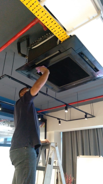 Sri Petaling Area Aircond Cassette Full Chemical Cleaning Service With Top Up Gas 