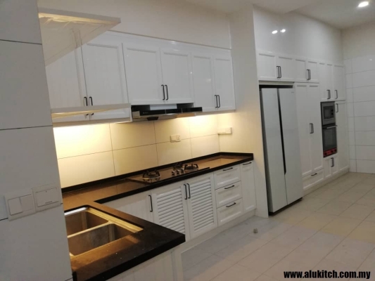 Contoh Kabinet Dapur Maje Top Batu Kuarza Nilai