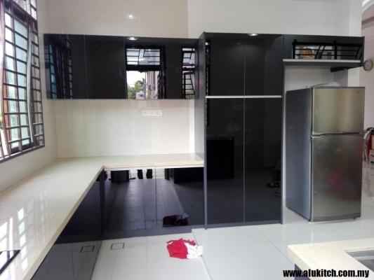 Contoh Kabinet Dapur Maje Top Batu Kuarza Nilai