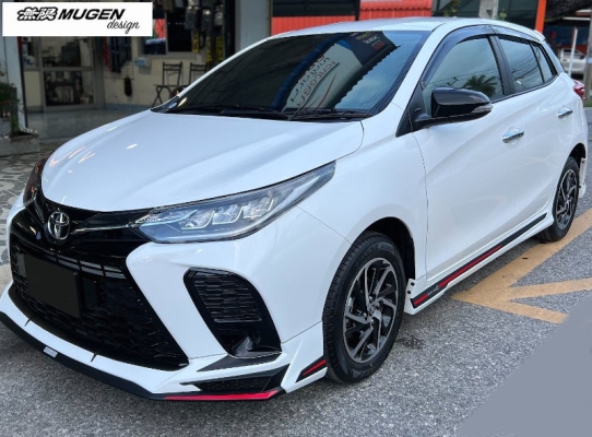 TOYOTA YARIS 2019 - ABOVE = MUGEN DOOR VISOR