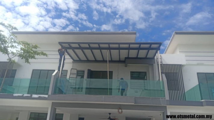 Balcony Polycarbonate Awning Roof Design Sample In Johor Bahru