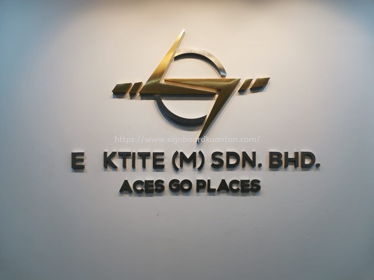 E KTITE INDOOR 3D STAINLESS STEEL GOLD SIGNAGE KUANTAN