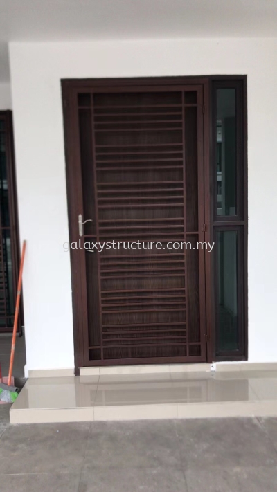 To dismantle old door grille ,fabrication,install new powder coated door grille @ Jalan Kuda Kepang 2/Ku5, Bandar Bukit Raja 41050, Klang.